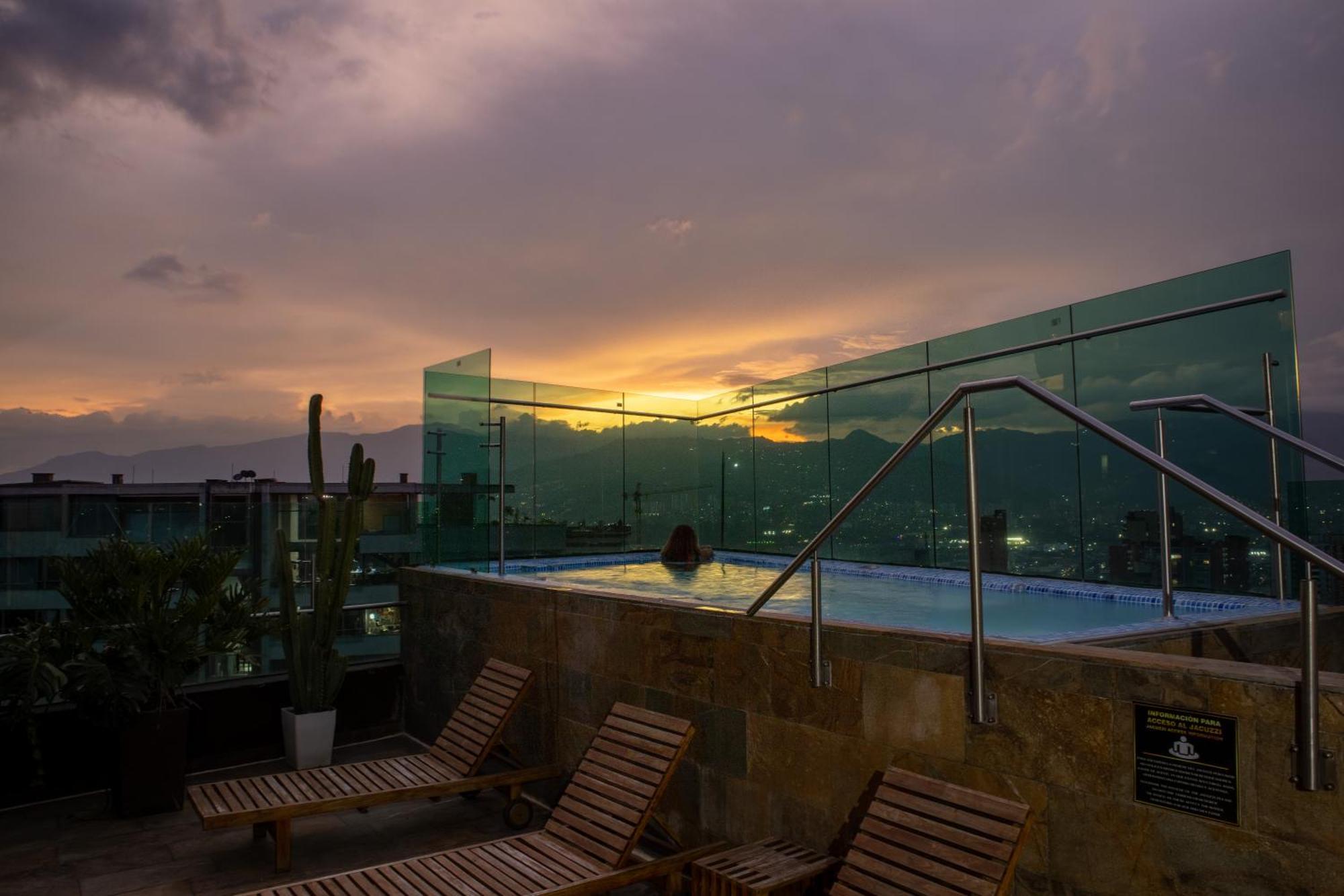 Cafe Hotel Medellin Bagian luar foto