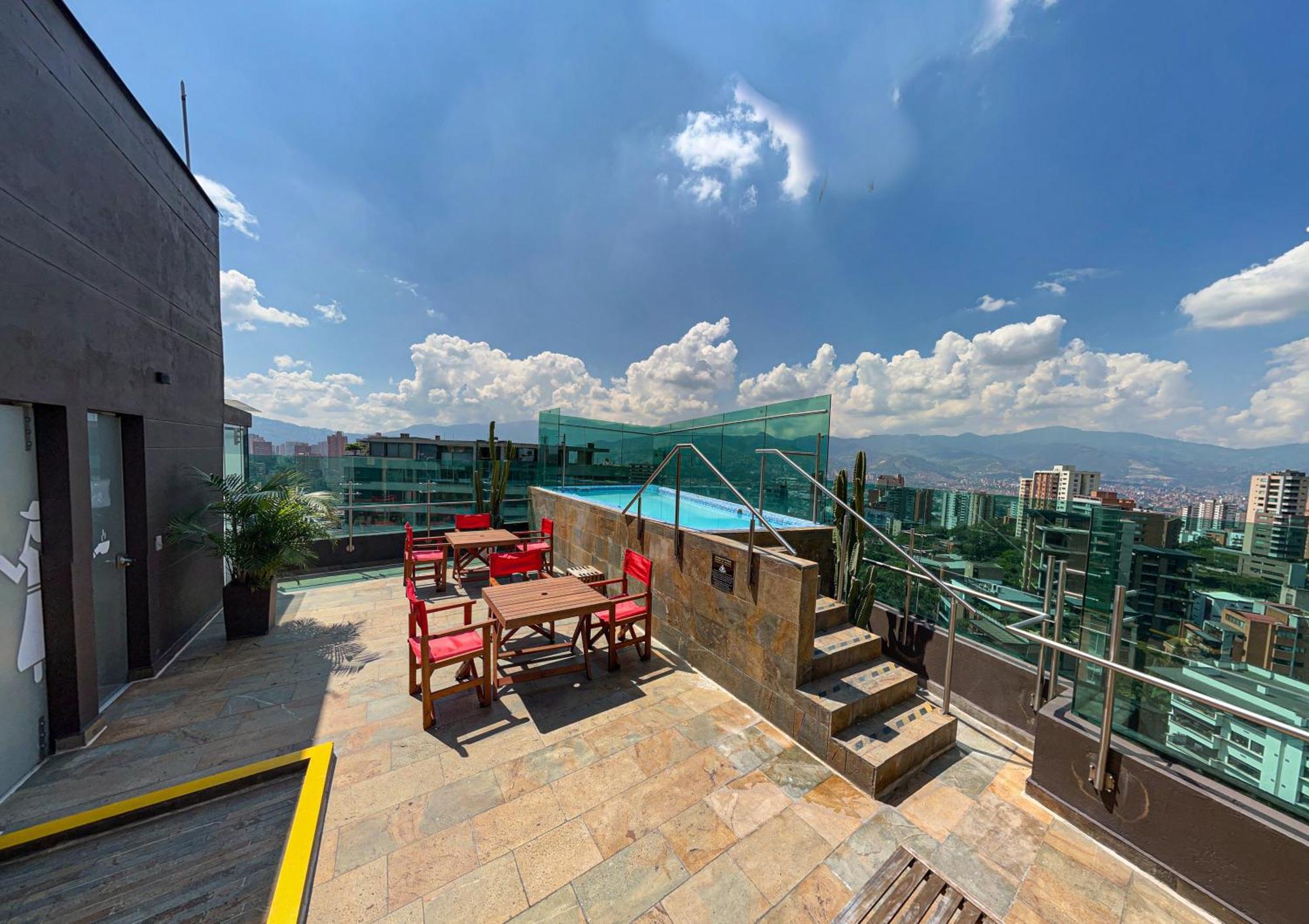 Cafe Hotel Medellin Bagian luar foto
